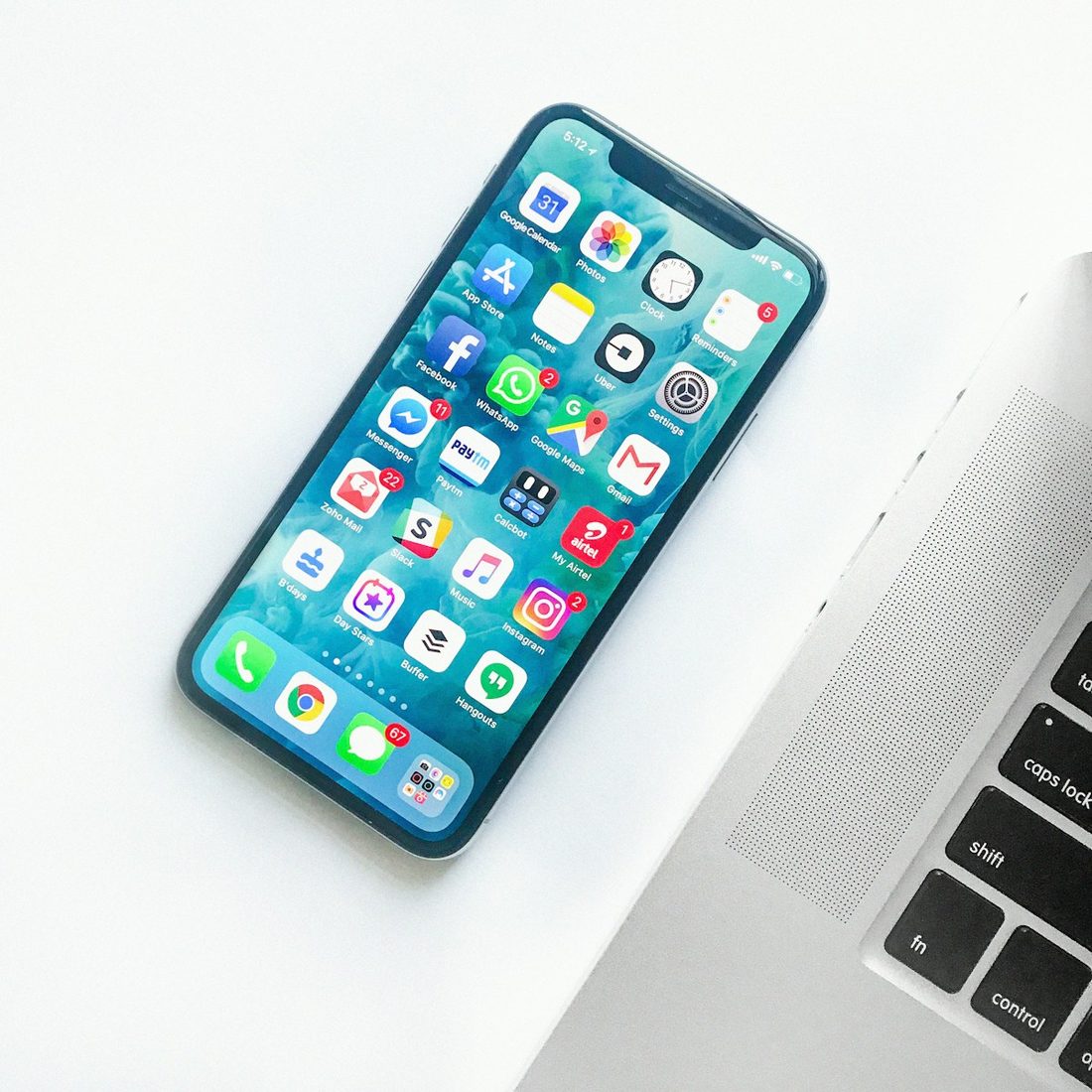 1XBET官网 APP 赛程与赛事列表界面示意